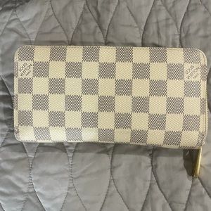Louis Vuitton Zippy Wallet